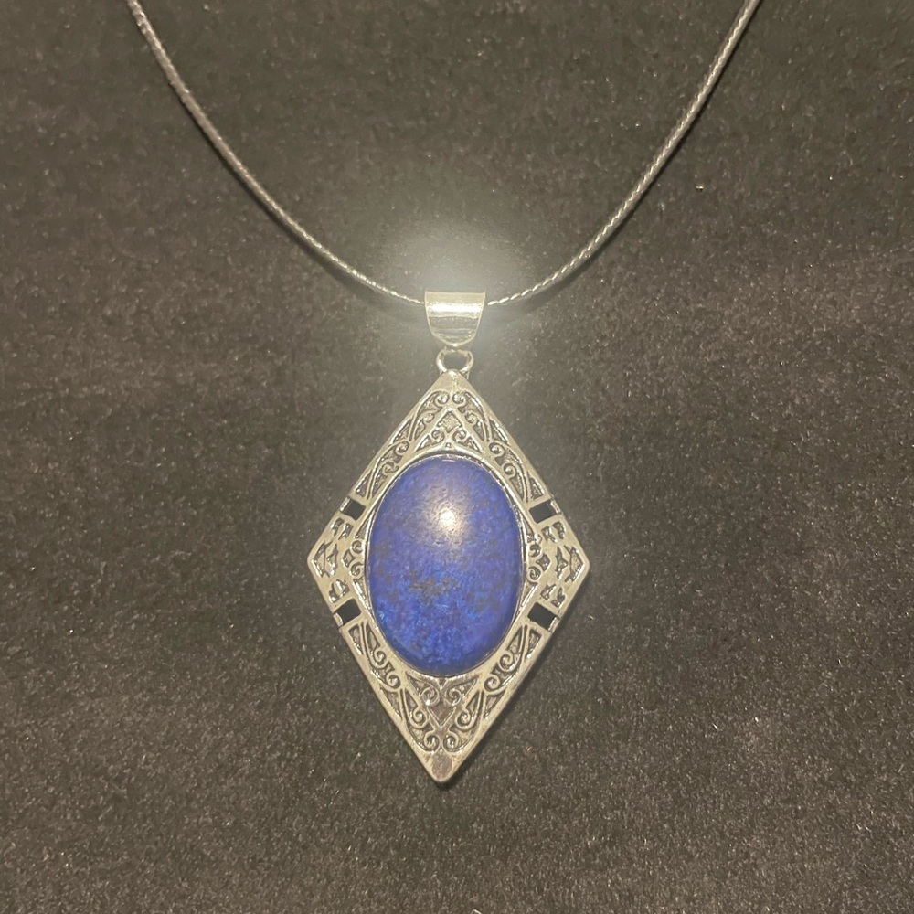 Elegant Silver and Blue Pendant Necklace